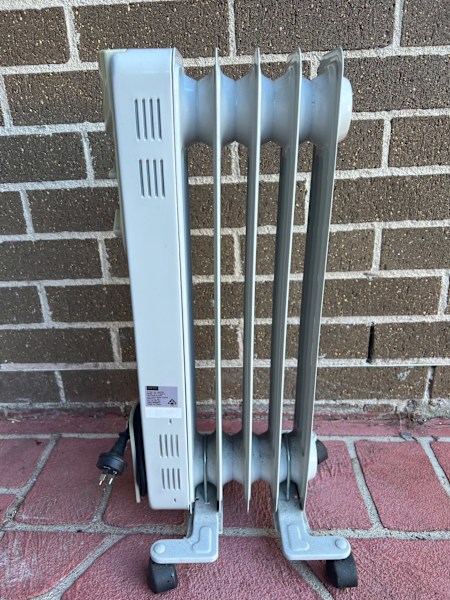 Adesso 5 Fins Oil Heater 1000W only $2563443837350530111