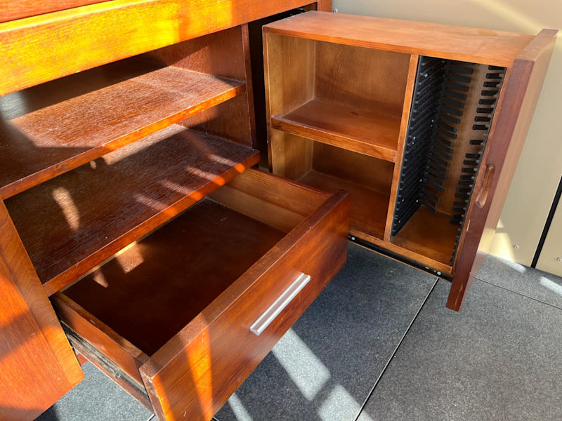 TV / Entertainment Unit62863840596610111