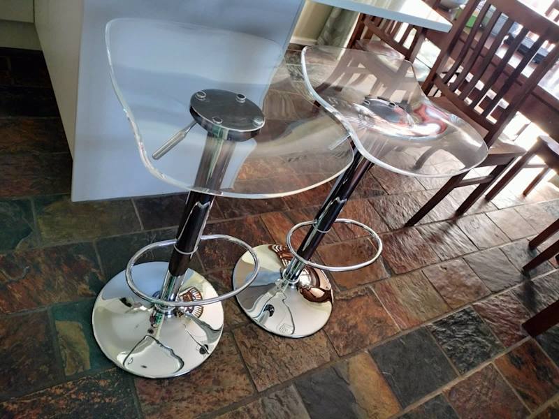 2 Bar stool together for $80 / used / like new / no offers62863412758019111