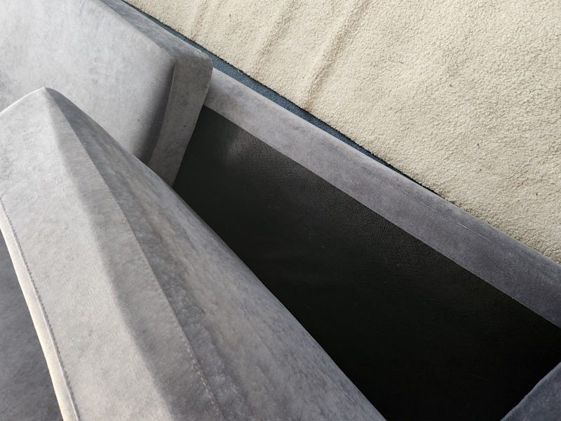 2 x 3 seater lounges 62863383996931112