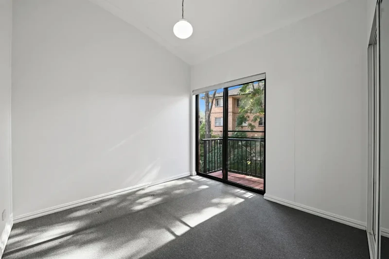 Spacious Townhouse In A Quiet Block Of Three63438962779265114