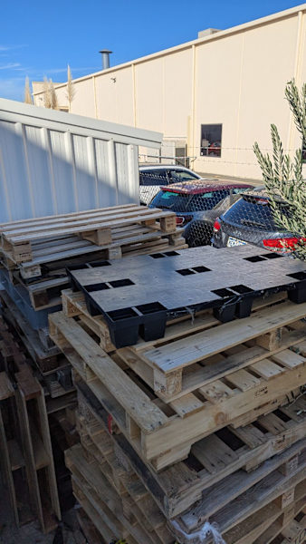 Pallets lots of pallets FREE pallets63011175059843113