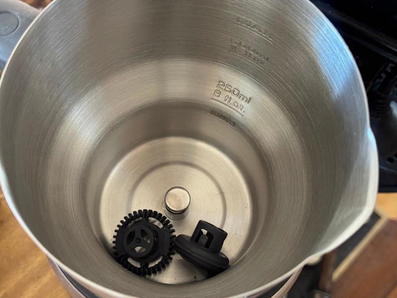 Breville Milk Frother machine / as new / Nespresso pod machine63022633773569112