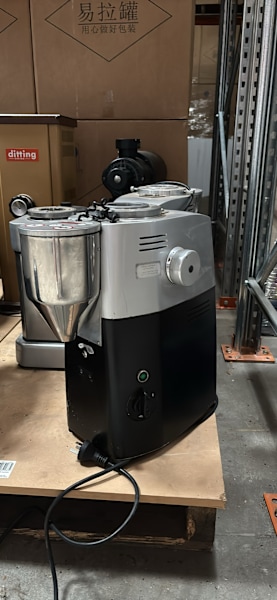 COMMERCIAL COFFEE MACHINE AND GRINDER63023535484035111