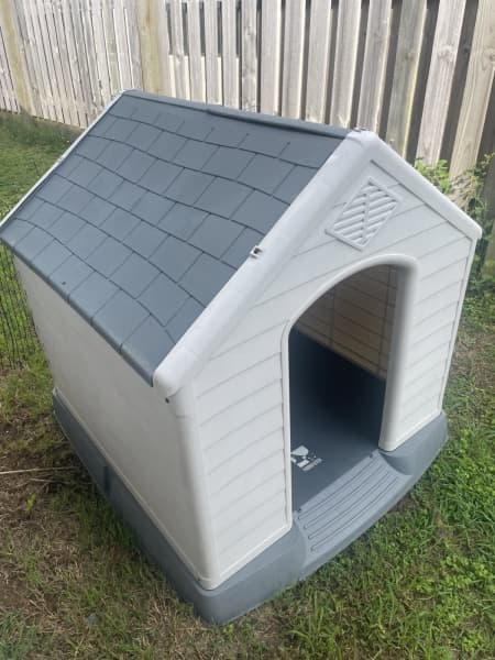 Plastic dog hotsell kennels bunnings