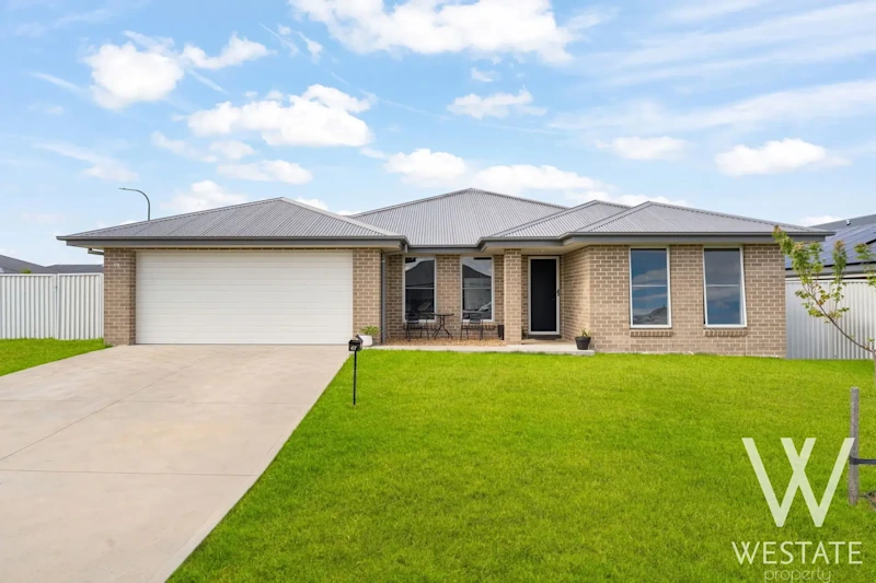 PERFECTLY POSITIONED FOR FAMILY LIFE IN EGLINTON629306902062111129