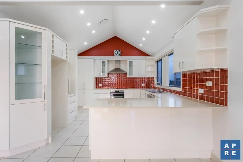 Spacious 5-Bedroom Family Home in Prime Location62882739516803113
