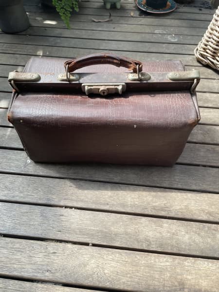 Vintage 1930s 30s 1940s 40s brown leather Gladstone bag with