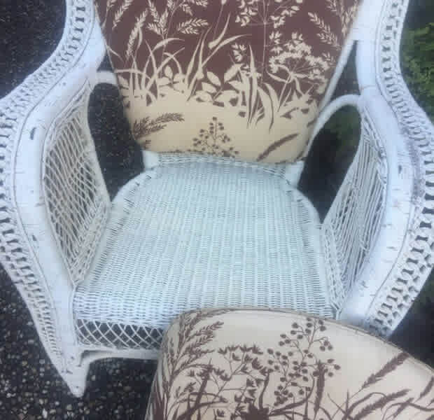 White CANE CHAIR PEACOCK STYLE large comfy attractive 111cm x72.5cm62866848928513114