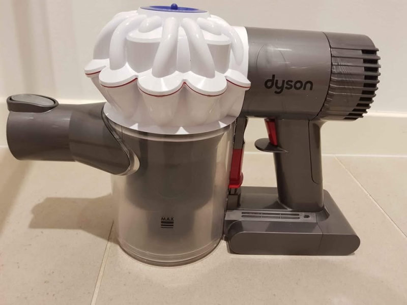 Dyson V6 cordless vacuum - not working - good for parts63021282179969111