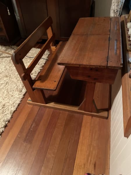 Double student desk. Top condition $140 ono.62863409090050113