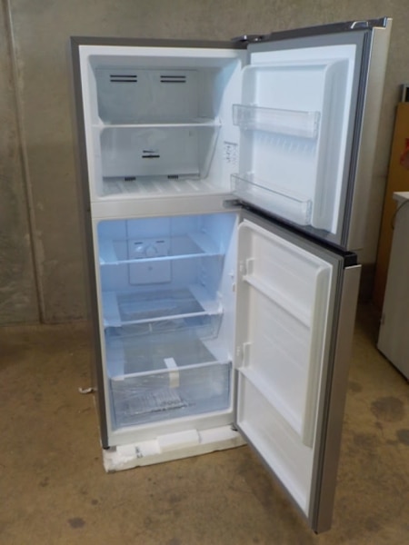Item 2874 Brand NEW!!! Hisense 205L Fridge Freezer63019081147266111