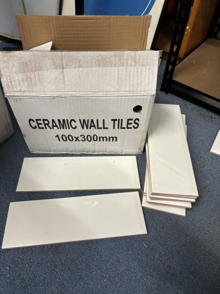 30 Ceramic Wall tiles 100x300mm - $25 for the lot63007474565505113