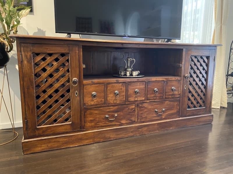 Balinese Tv Sydney Matttroy