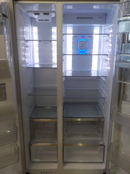 Item 2941 LG 661L Fridge/freezer  (Inc Delivery & Warranty)63016908100610112