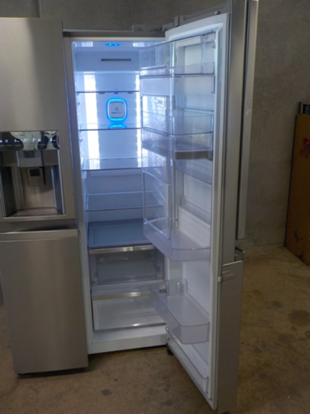Item 2941 LG 661L Fridge/freezer  (Inc Delivery & Warranty)63016908100610114