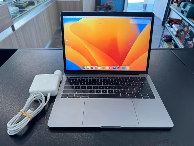 MacBook Pro 13 A1708 i7 16GB 256GB-