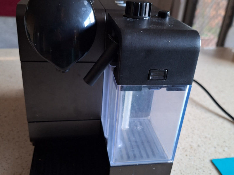 Nespresso Delonghi coffee machine for parts only.  machine has stopped63443984545665113