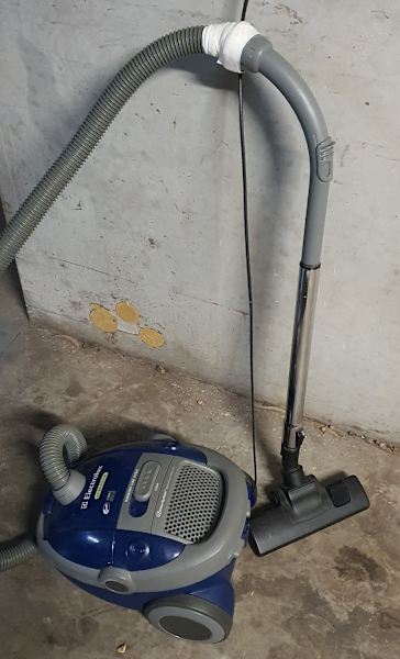 Electrolux UltraSilencer bagged Vacuum Cleaner, working but, Carlton63612128563457110
