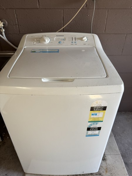 Washing machine for sale. 8Kg top load Simpson63015176356993116