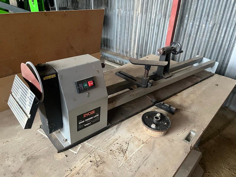 Ryobi wood turning lathe with 8 chisels. 1 metre bed. $300 63012912652931116