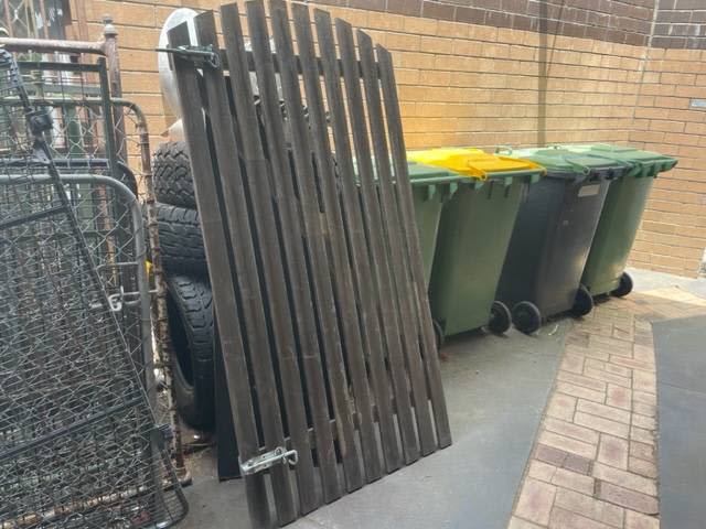 GATES SCREENS NEWISH TO VINTAGE TXT MOB ONLY62863396404481111