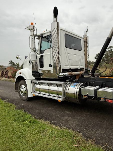 Mack trident 2016 tipper hardox body 62933711799937114