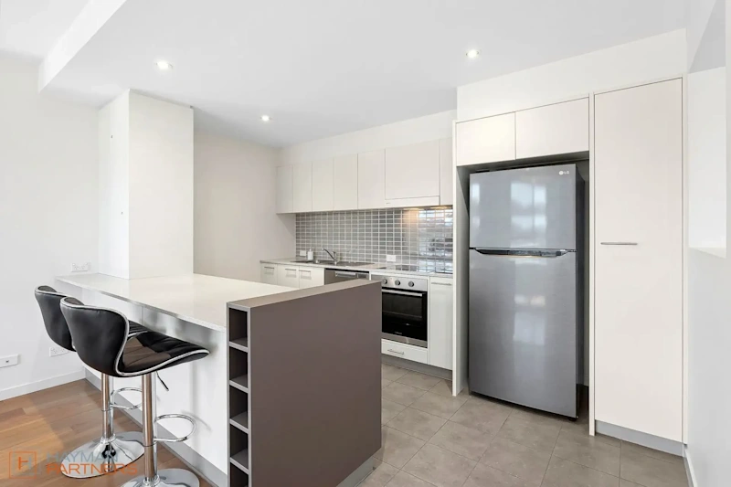 Stylish corner apartment with outstanding views towards Red Hill62929678024961114