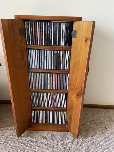 Solid wooden CD cabinet with double doors62863383535233111