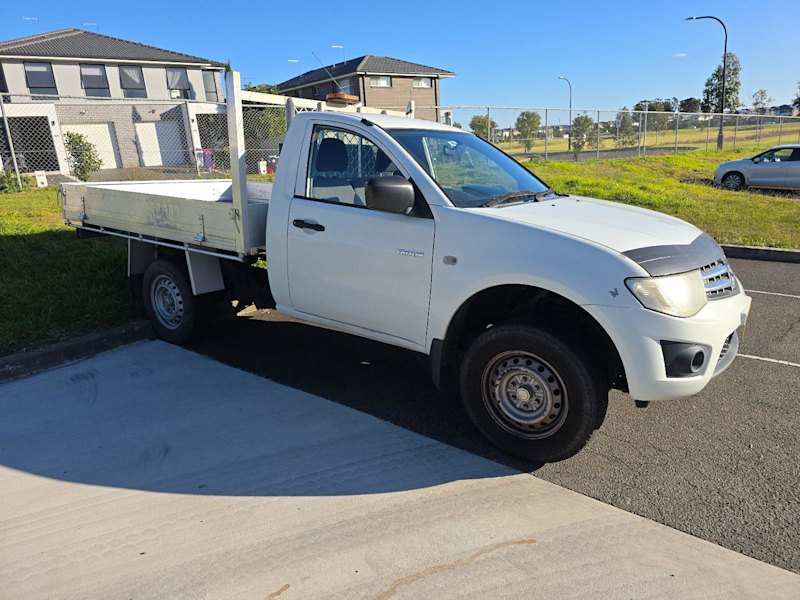 2013 MITSUBISHI TRITON GLX 5 SP MANUAL C/CHAS, 3 seats MN MY1262934702365058111