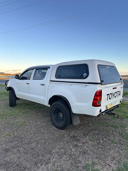 2010 TOYOTA HILUX SR5 (4x4) 5 SP MANUAL DUAL CAB P/UP62936659617538111