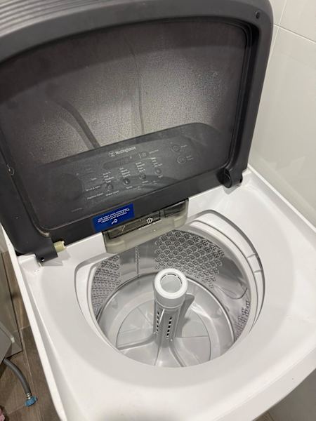 Refridgerator 202L & 7kg top load washing Machine63612126025858110