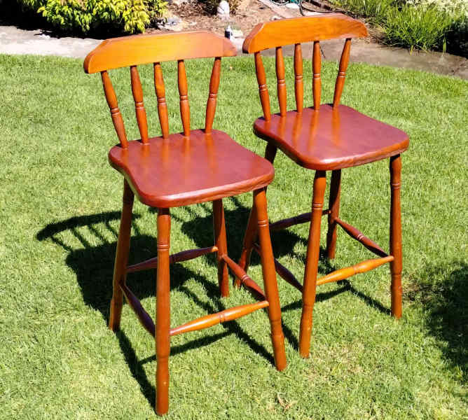 2 X Bar or Kitchen Stools Excellent Condition628638391946271128
