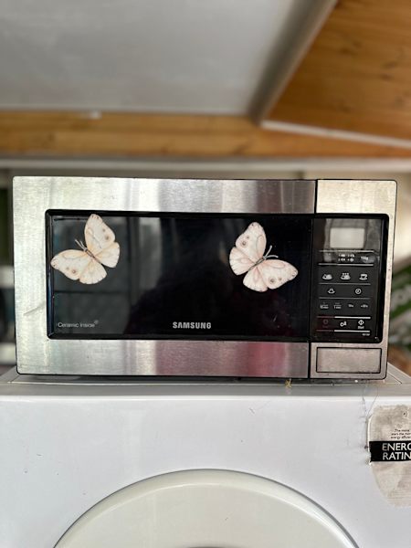 Microwaves 63022179781890112