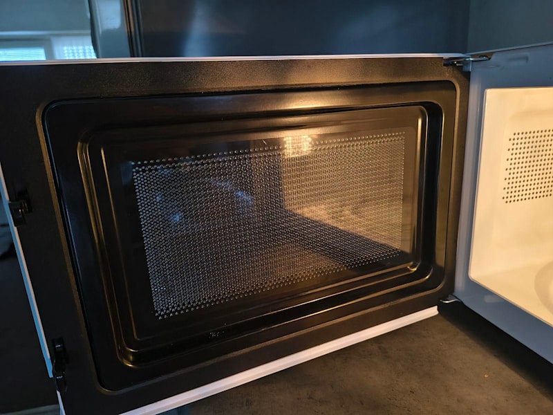 20 Lt microwave as new in perfect conditions - pick up Moonee Ponds 63016488304258112