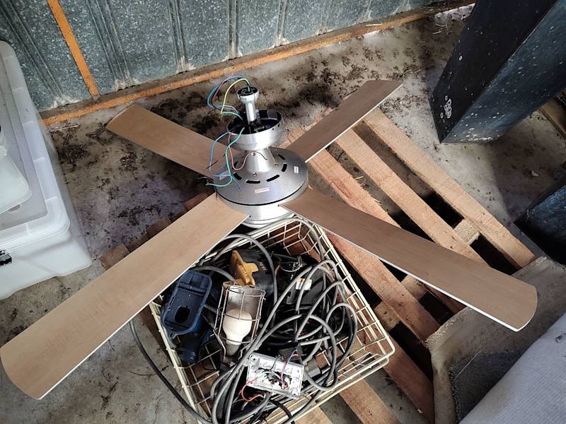 Mercator ceiling fan with light 55cm reversible blades63017319185922111