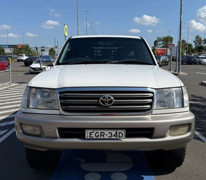 2002 TOYOTA LANDCRUISER SAHARA (4x4) 5 SP AUTOMATIC 4D WAGON62935688659713110