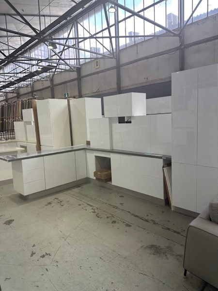 Kitchen Cabinets Brand New 2 Pac white gloss doors Quality Materials63007279262337111