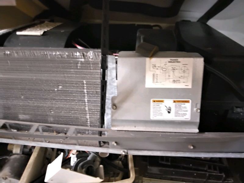 Airconditioner Reeverse Cycle to fit on Motor Home Roof63011558737537116