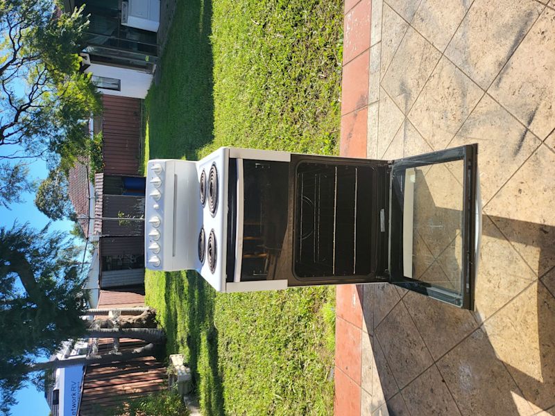 54cm Westinghouse Upright electrical stove.63021279127298111