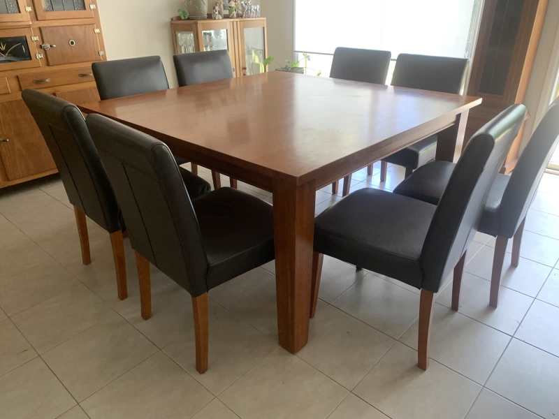 gumtree square dining table