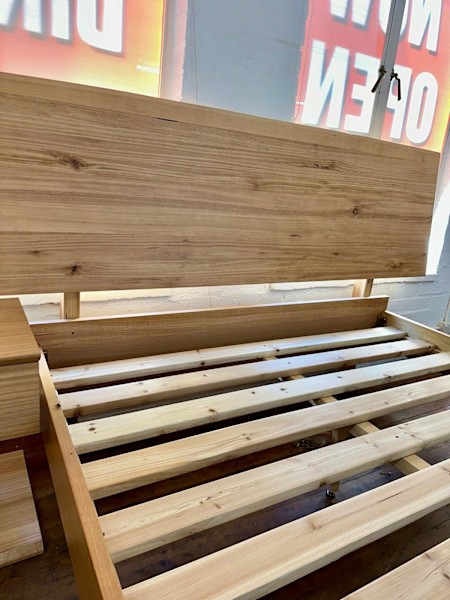 Connor Rustic Queen Bed62863375746434111
