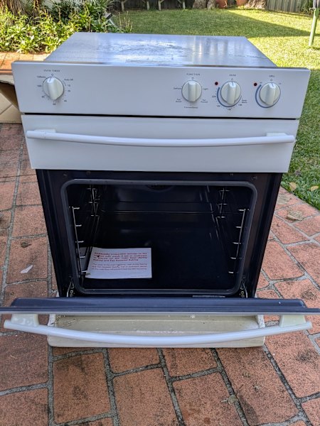 Chef Electric oven, with Grill. Brand new. Model EGC631W63019989826049111