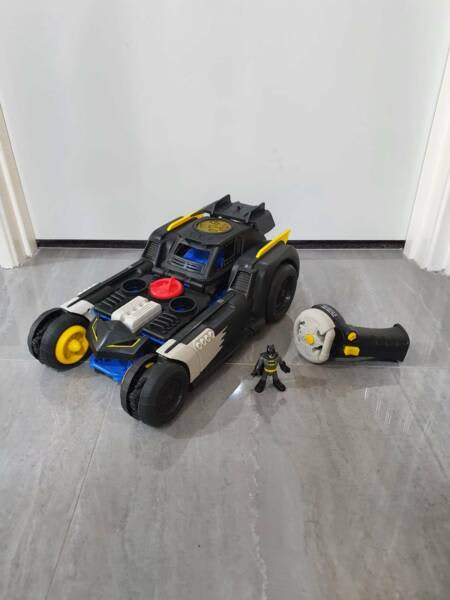 DC IMAGINEXT TRANSFORMING REMOTE CONTOL BATMOBILE WITH BATMAN FIGURE | Toys  - Indoor | Gumtree Australia Canning Area - Canning Vale | 1294244759