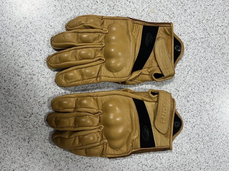 richa custom gloves