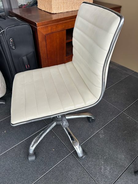 White Leather Office Chair - Low Back62863840669443111