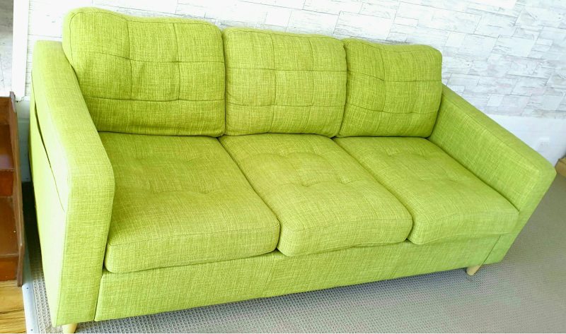 Comfortable 3 seater lounge in very good condition 62863406472451112