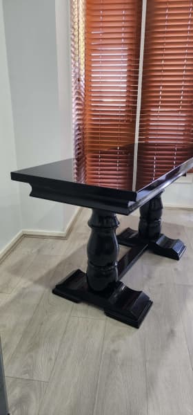 Solid wood table62863412529154112