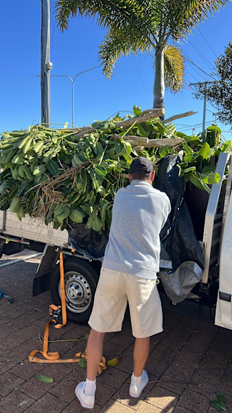 1 or 2 men & a Ute from V6 Removals63008481432067112