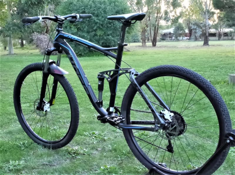 Hasa dual outlet suspension mountain bike